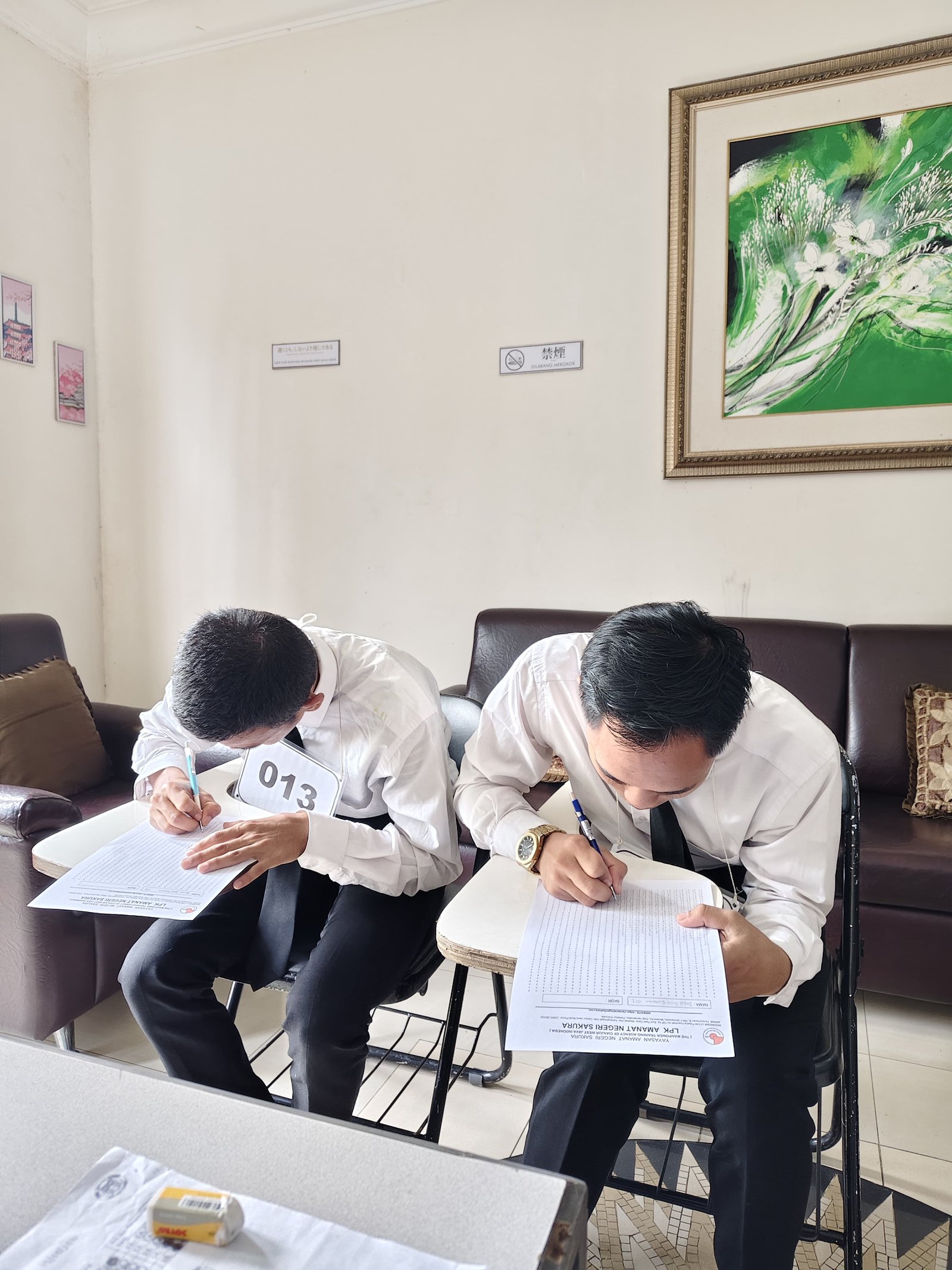 Latihan percakapan bahasa Jepang Kaiwa bersama instruktur